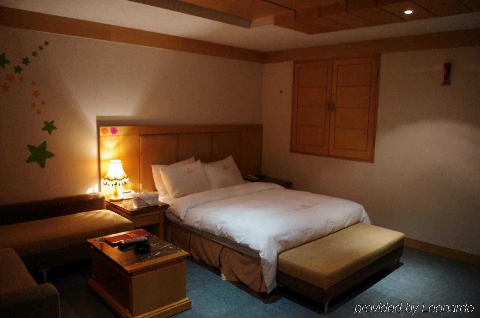 Reborn Suwon Silkroad Hotel Exterior photo